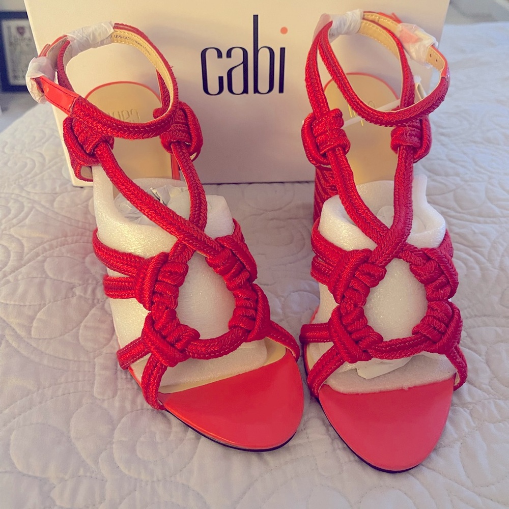 NWT CAbi Tip Toe Hibiscus block heal sandal 9